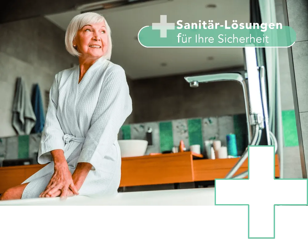 Ältere Frau sitzt lächelnd auf dem Wannenrand in einem hellen Bad – Sanitär-Lösungen für Ihre Sicherheit